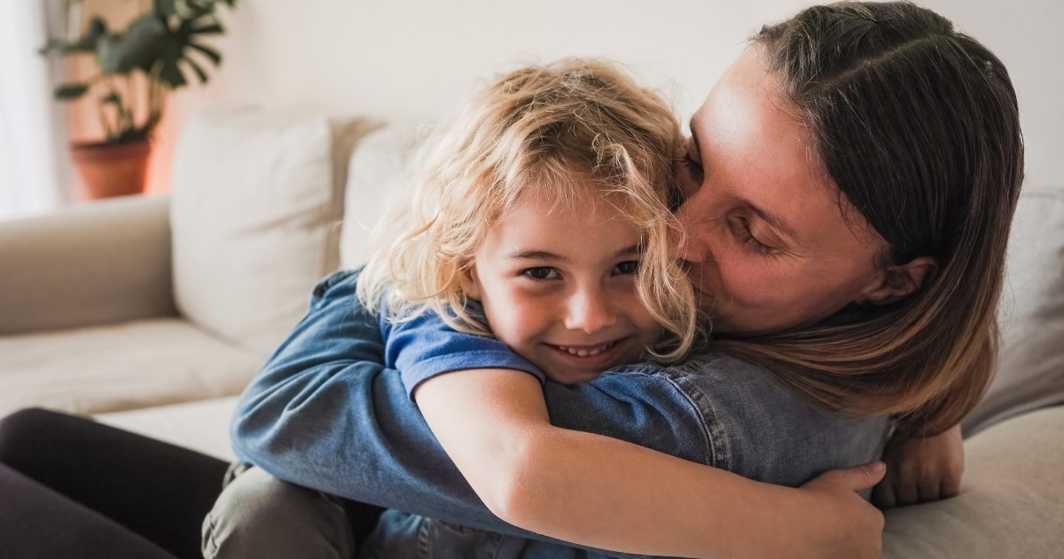 Znanost kaže da telefonski razgovor s mamom ima isti učinak kao zagrljaj, evo zašto