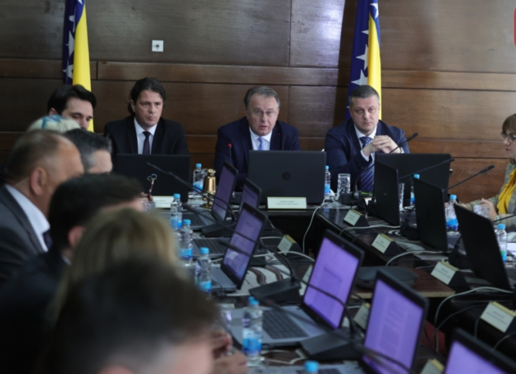 DOK SE PACIJENTI LIJEČE PREKO “POMOZI.BA”: Vlada FBiH prošle godine građanima uzela 90 posto prihoda od obaveznog osiguranja!