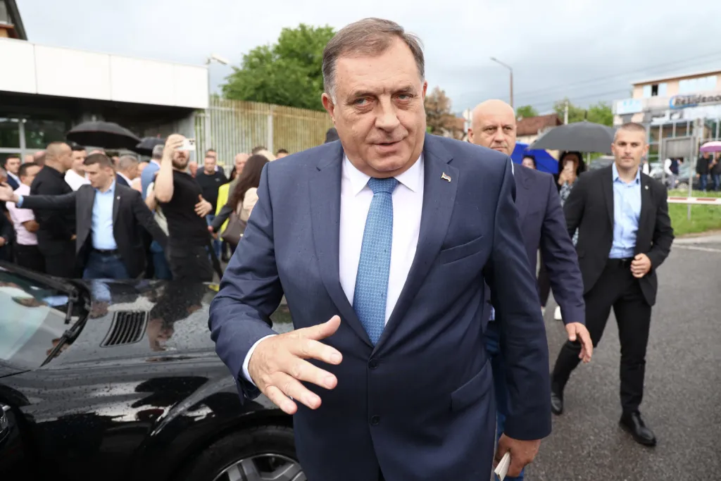 ZAŠTO ŠUTI CHRISTIAN SCHMIDT: Milorad Dodik ide do kraja, u toku je nezapamćen udar na državu